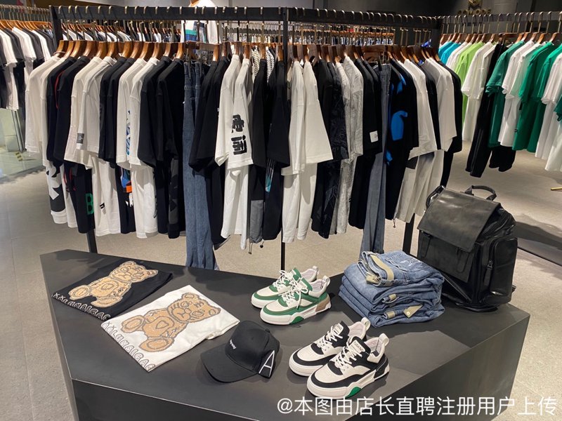 漳州服装店:紧跟潮流风向标